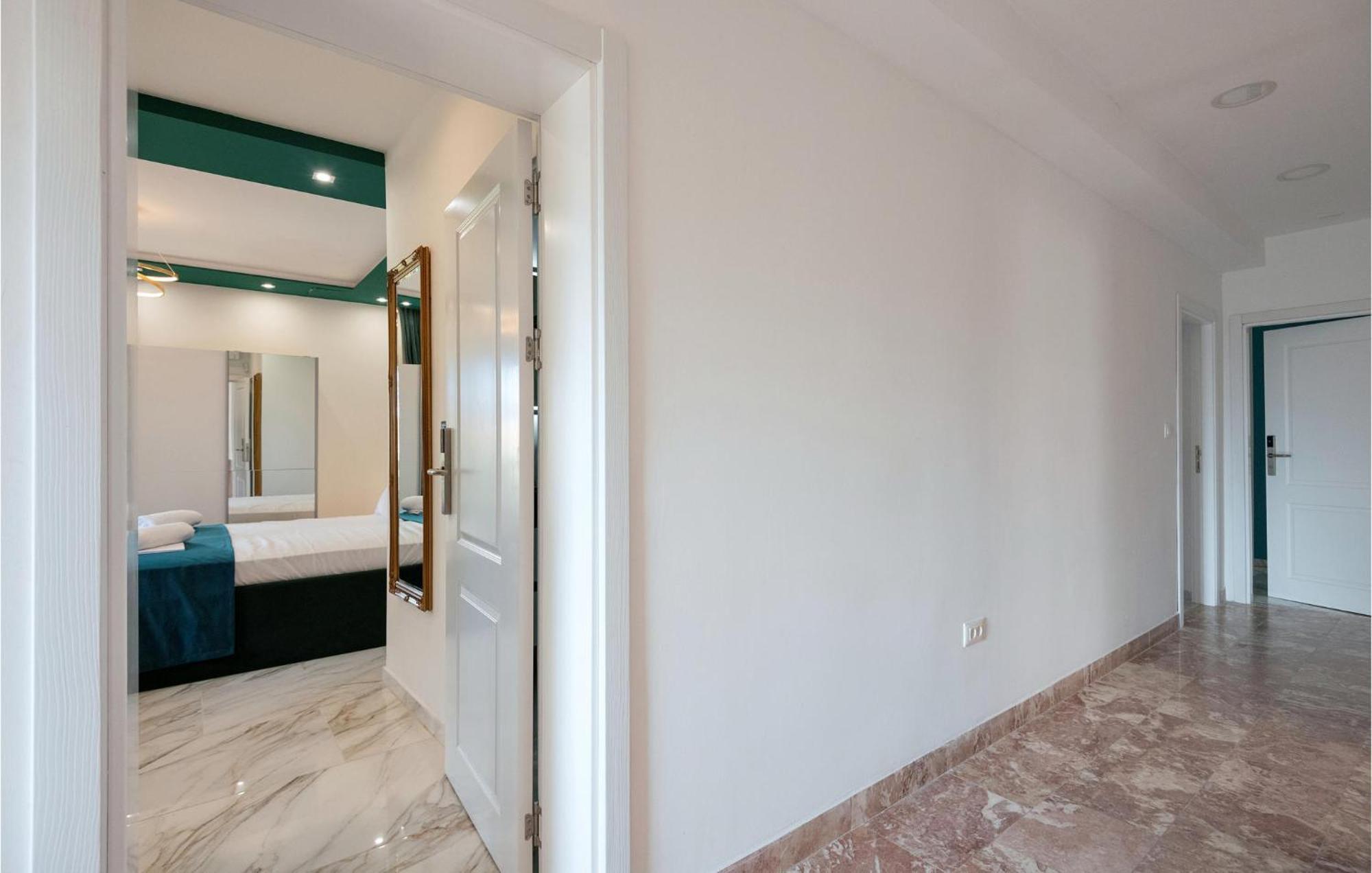 Awesome Apartment In Makarska With Wifi 外观 照片