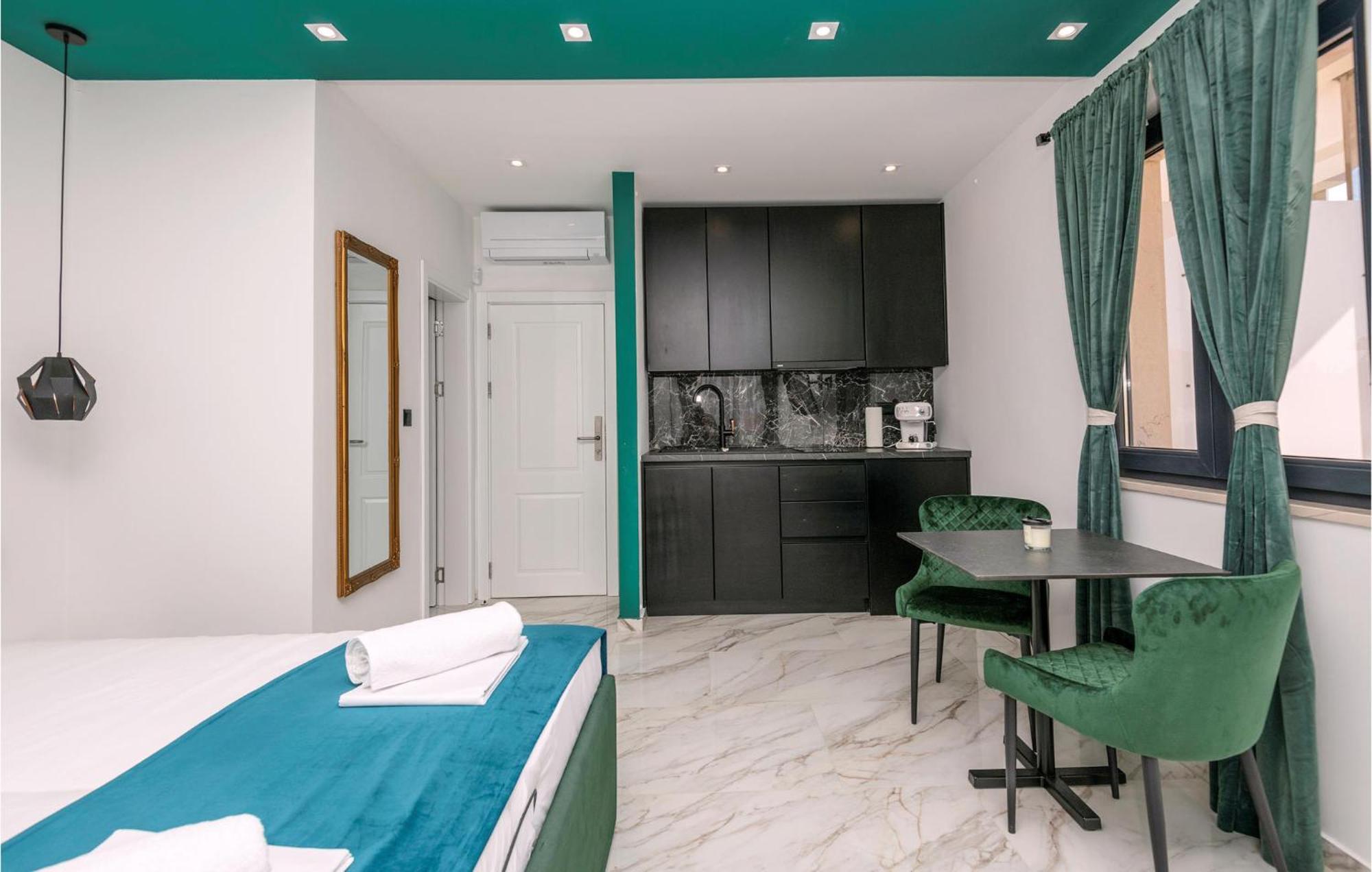 Awesome Apartment In Makarska With Wifi 外观 照片