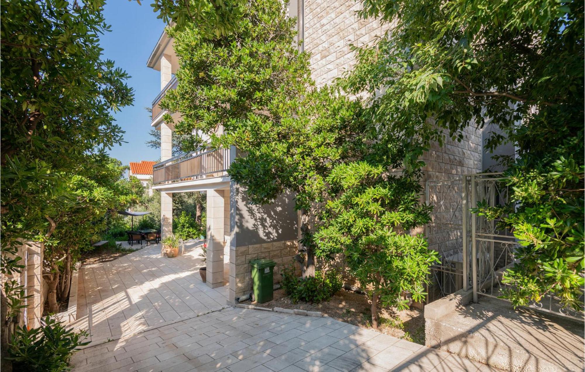 Awesome Apartment In Makarska With Wifi 外观 照片